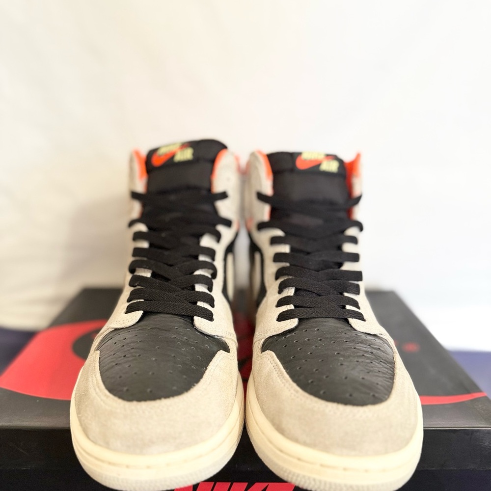 AUTHENTIC Jordan 1 Retro High Neutral Grey Hyper Crimson size 13 555088-018 2019 - Picture 7 of 10